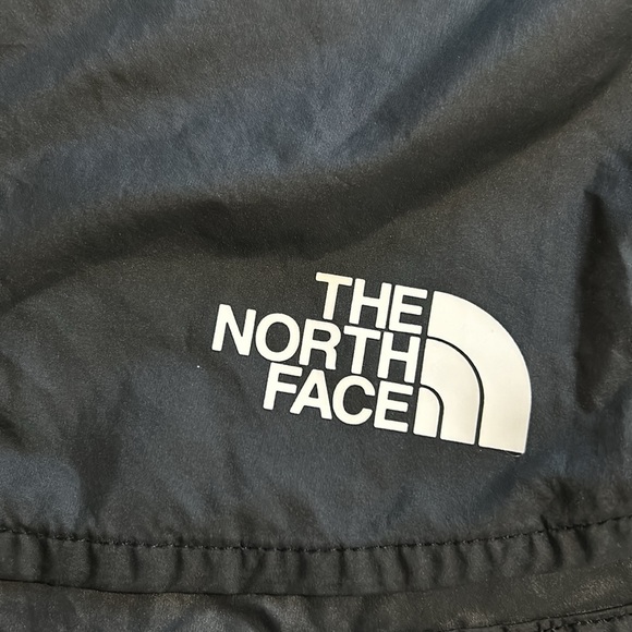 THE NORTH FACE | Women’s Windwall Shorts - Picture 6 of 13
